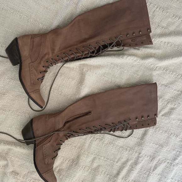 Women's Lace-Up Knee-High Boots - Picture 1 of 6